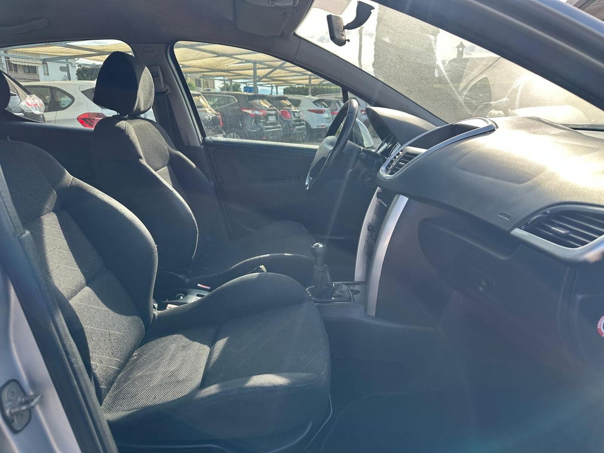 Peugeot 207 HDi 90CV 5p. XT (10)