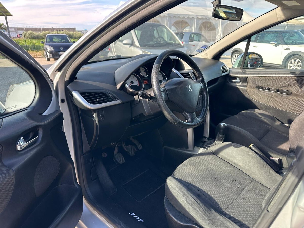 Peugeot 207 HDi 90CV 5p. XT (11)