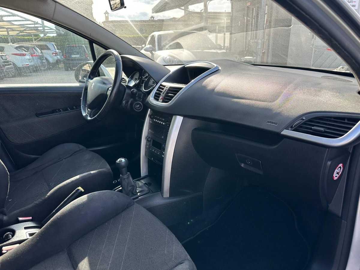 Peugeot 207 HDi 90CV 5p. XT (15)