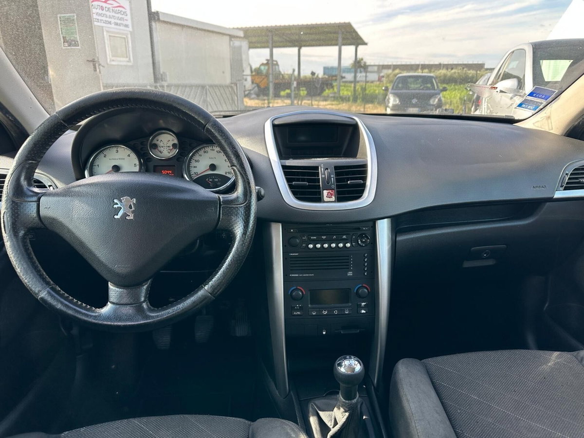 Peugeot 207 HDi 90CV 5p. XT (17)