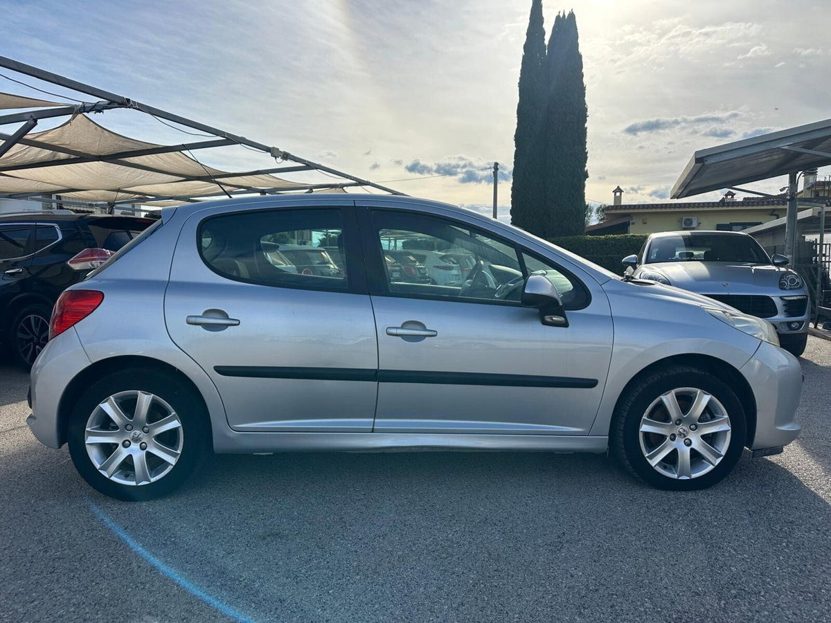 Peugeot 207 HDi 90CV 5p. XT (2)