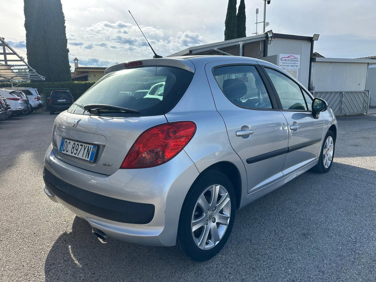 Peugeot 207 HDi 90CV 5p. XT (3)