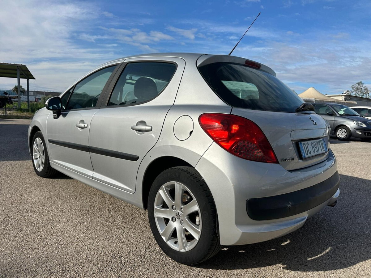 Peugeot 207 HDi 90CV 5p. XT (5)