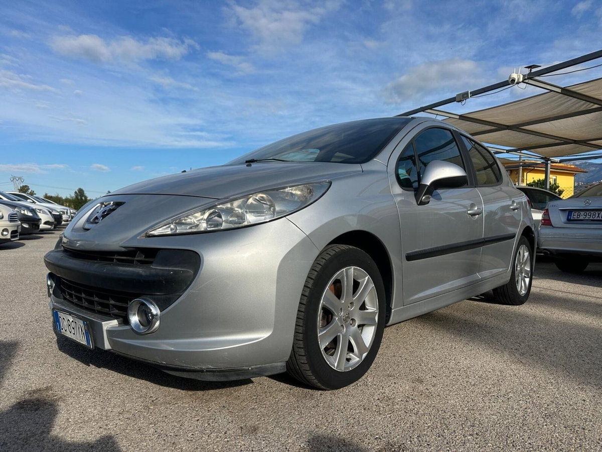 Peugeot 207 HDi 90CV 5p. XT (8)
