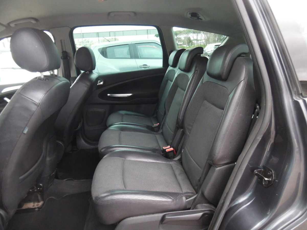 Ford S-Max 2.0 TDCi 140CV Titanium (15)