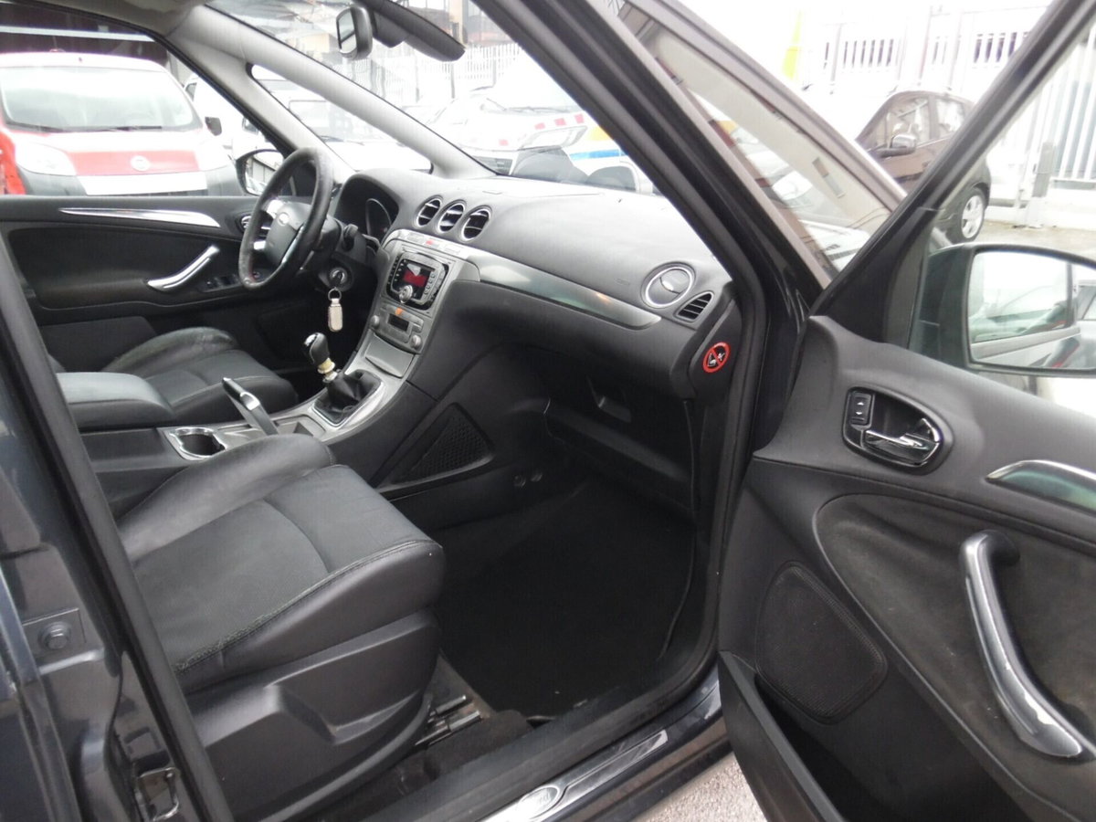 Ford S-Max 2.0 TDCi 140CV Titanium (16)