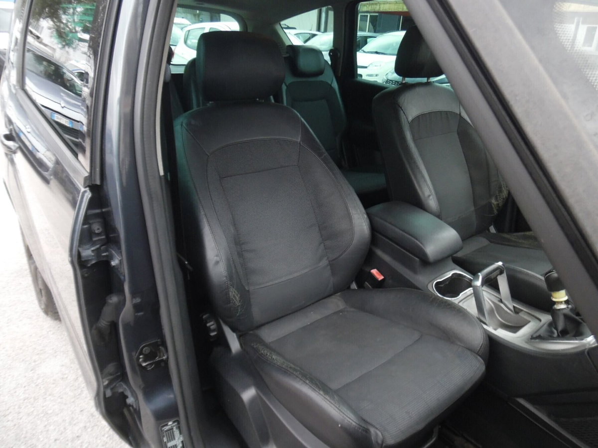 Ford S-Max 2.0 TDCi 140CV Titanium (17)