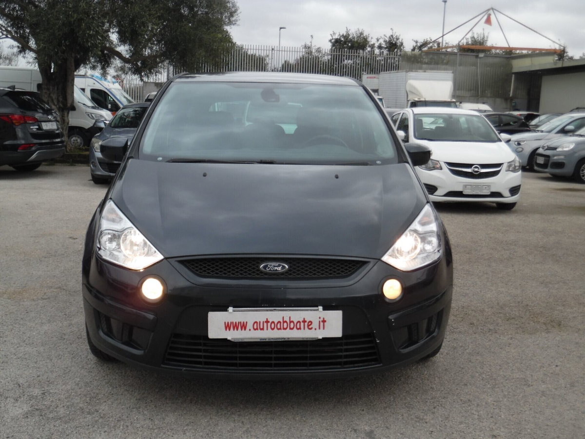 Ford S-Max 2.0 TDCi 140CV Titanium (2)