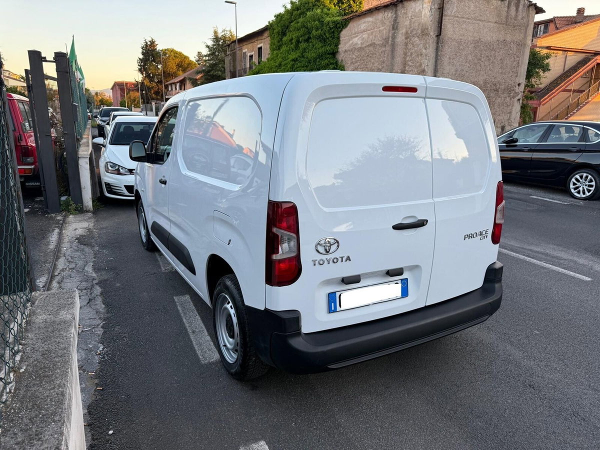 Toyota Proace City Verso City Verso 1.5D 100 CV S&S Short D Luxury (11)