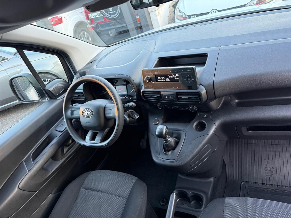 Toyota Proace City Verso City Verso 1.5D 100 CV S&S Short D Luxury (12)