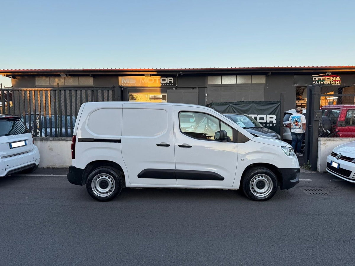 Toyota Proace City Verso City Verso 1.5D 100 CV S&S Short D Luxury (2)