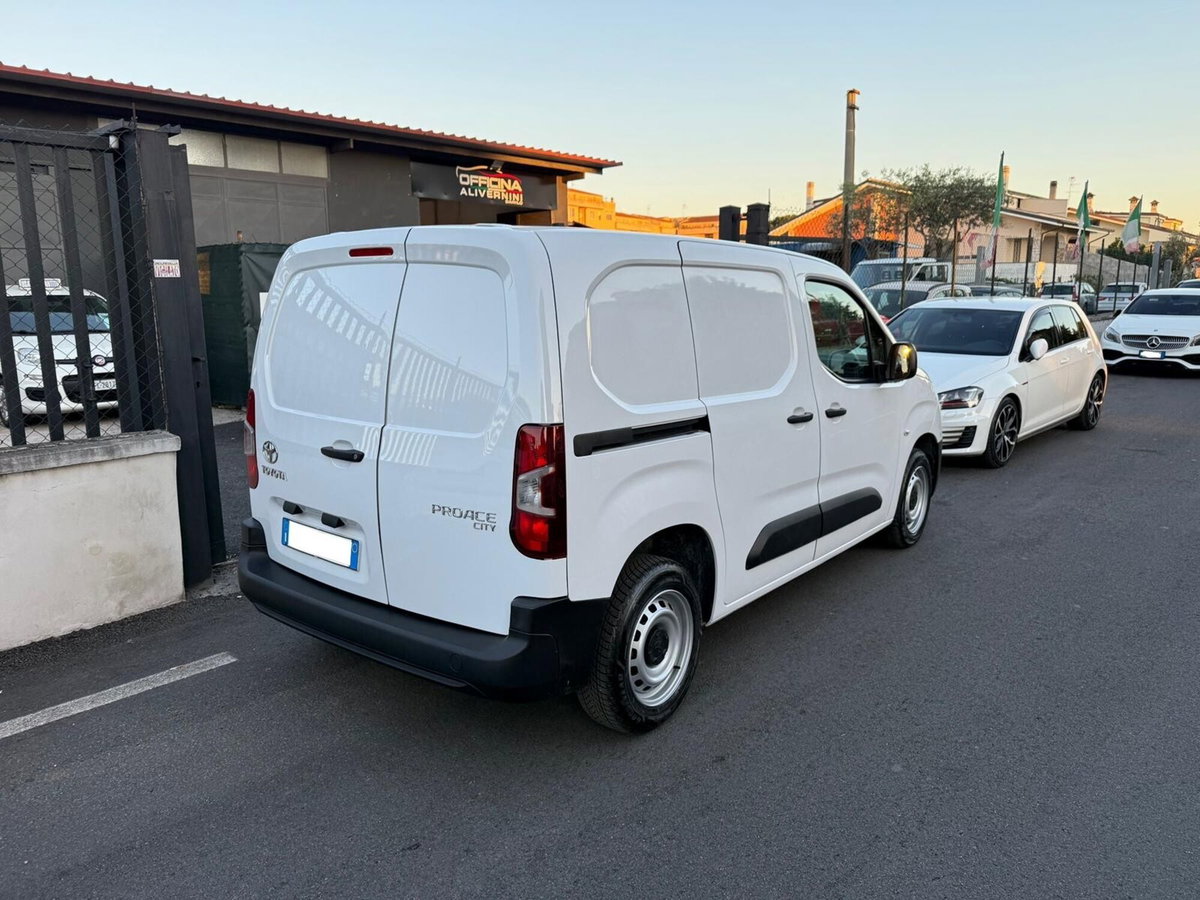Toyota Proace City Verso City Verso 1.5D 100 CV S&S Short D Luxury (3)