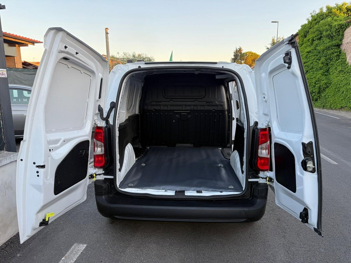 Toyota Proace City Verso City Verso 1.5D 100 CV S&S Short D Luxury (7)