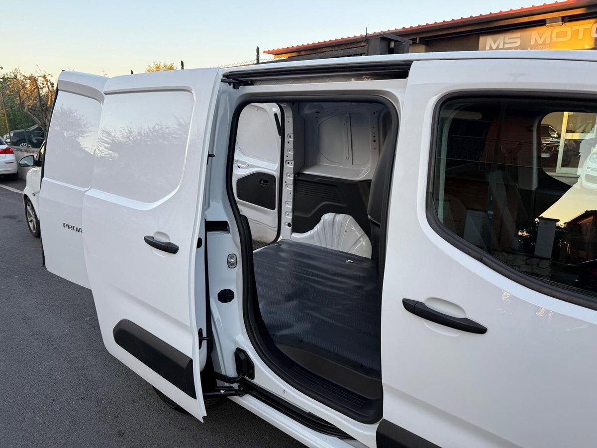 Toyota Proace City Verso City Verso 1.5D 100 CV S&S Short D Luxury (8)
