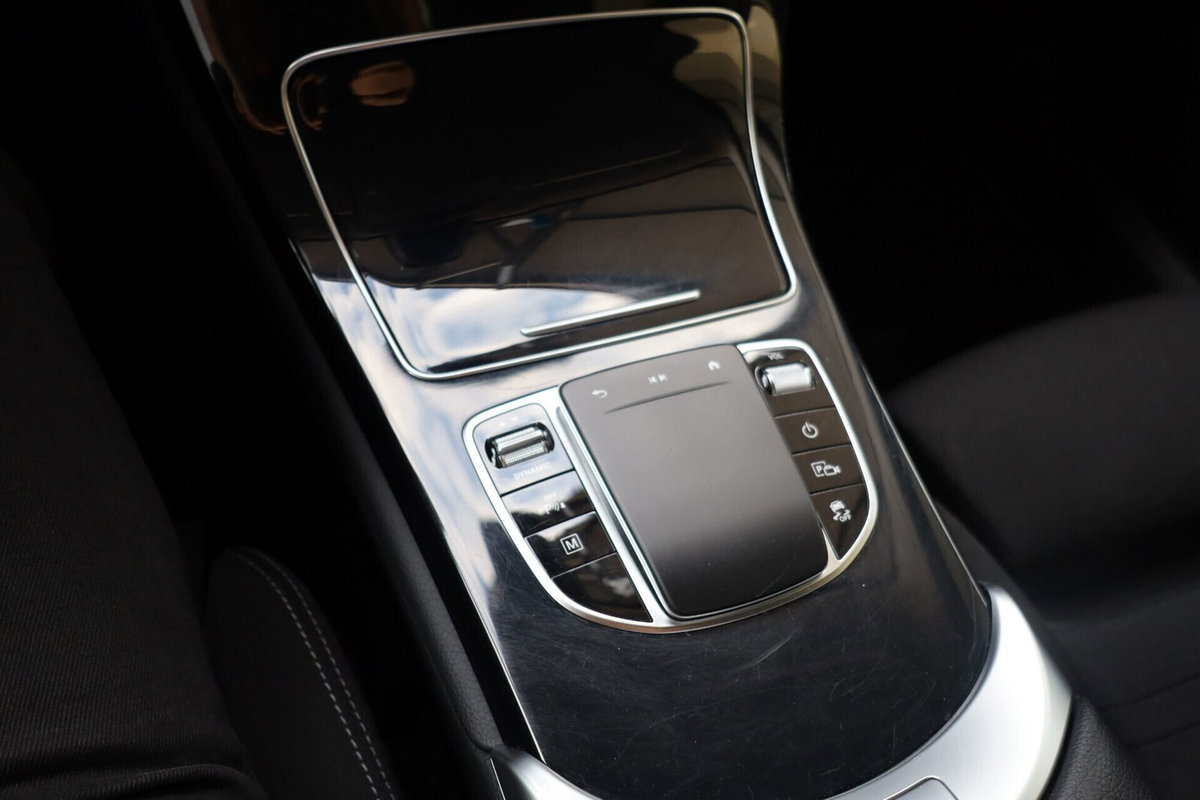 Mercedes-Benz GLC SUV 300 de 4Matic EQ-Power Business (11)