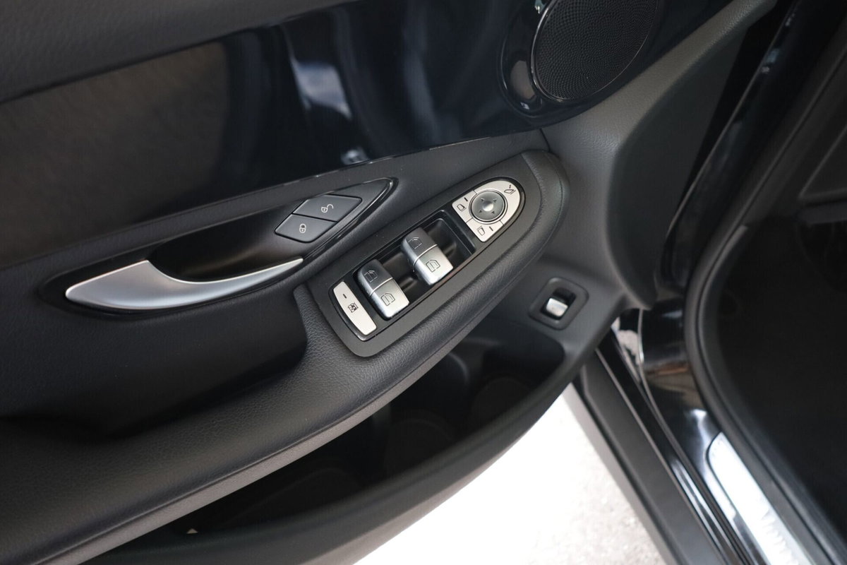 Mercedes-Benz GLC SUV 300 de 4Matic EQ-Power Business (8)