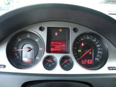 Volkswagen Passat Variant 2.0 TDI DPF DSG Highline (6)