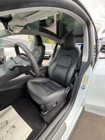 Tesla Model Y Long Range awd (11)