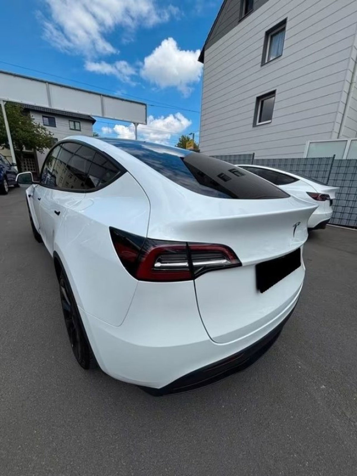Tesla Model Y Long Range awd (2)