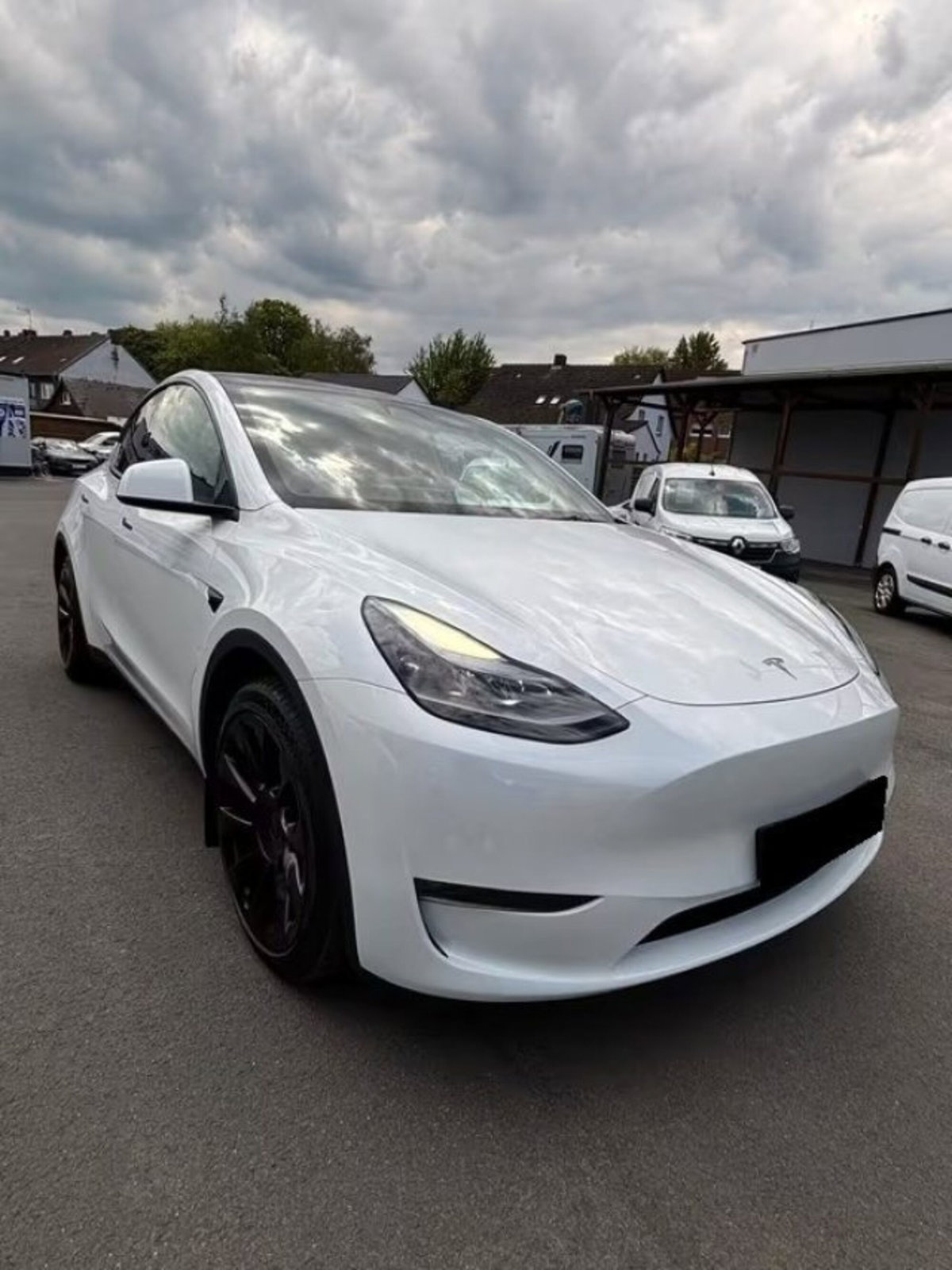 Tesla Model Y Long Range awd (3)