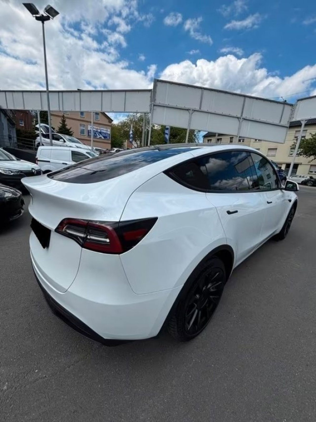 Tesla Model Y Long Range awd (4)