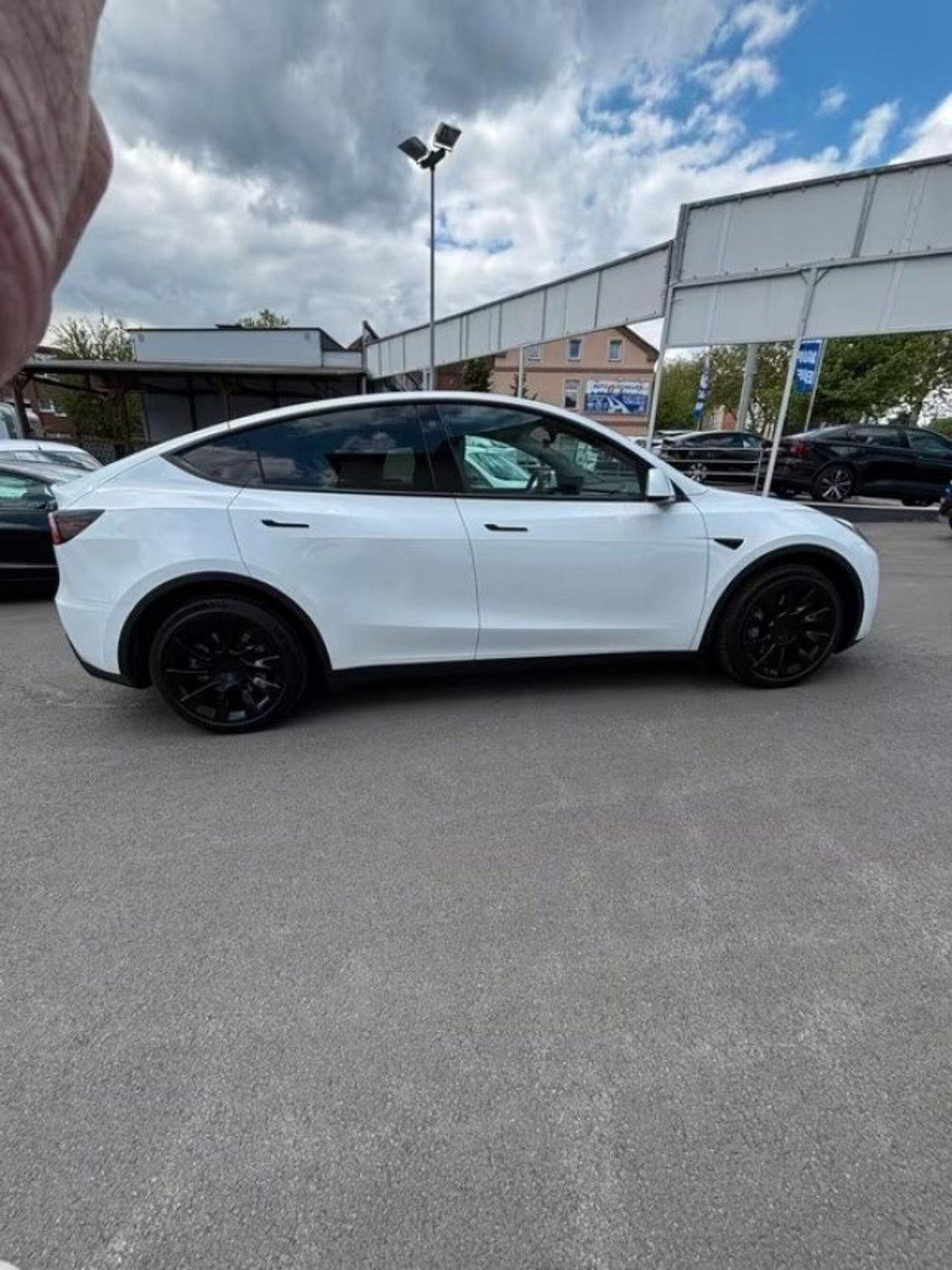 Tesla Model Y Long Range awd (6)