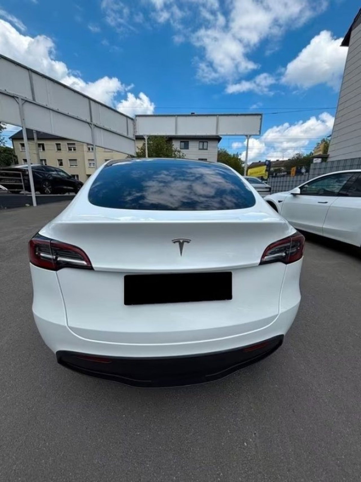 Tesla Model Y Long Range awd (8)