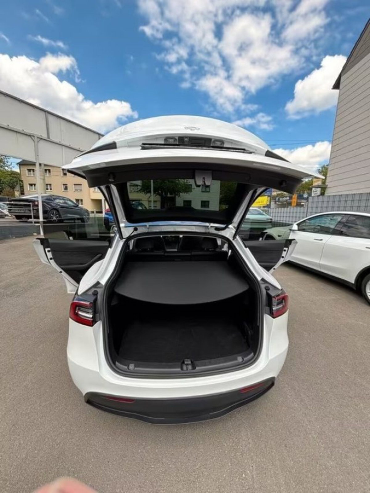 Tesla Model Y Long Range awd (9)