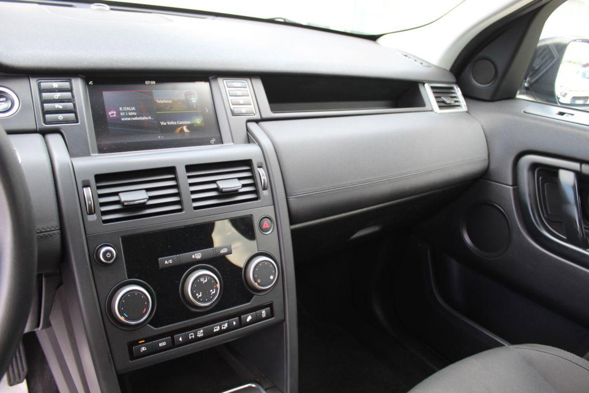 Land Rover Discovery Sport 2.0 TD4 150 CV Pure (11)