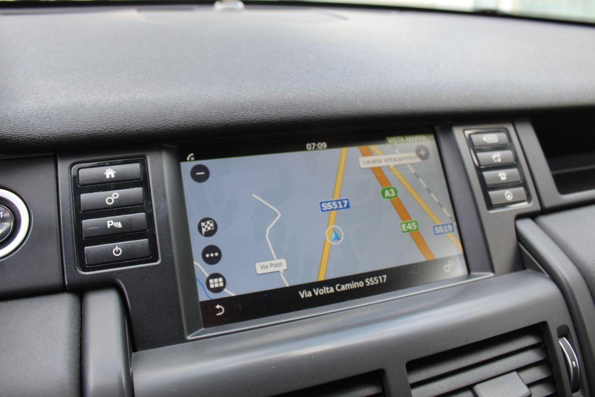 Land Rover Discovery Sport 2.0 TD4 150 CV Pure (15)