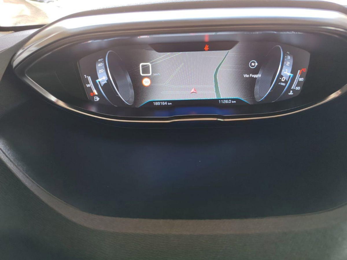 Peugeot 3008 BlueHDi 130 S&S Business (15)