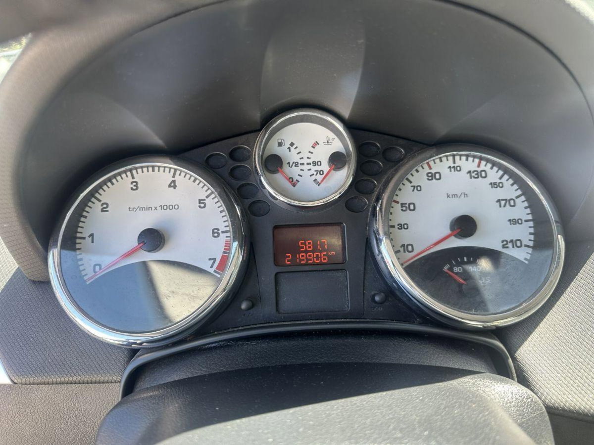 Peugeot 207 Cabrio VTi 120CV CC Roland Garros (9)