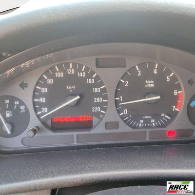 BMW Serie 3 316i 4 porte (11)