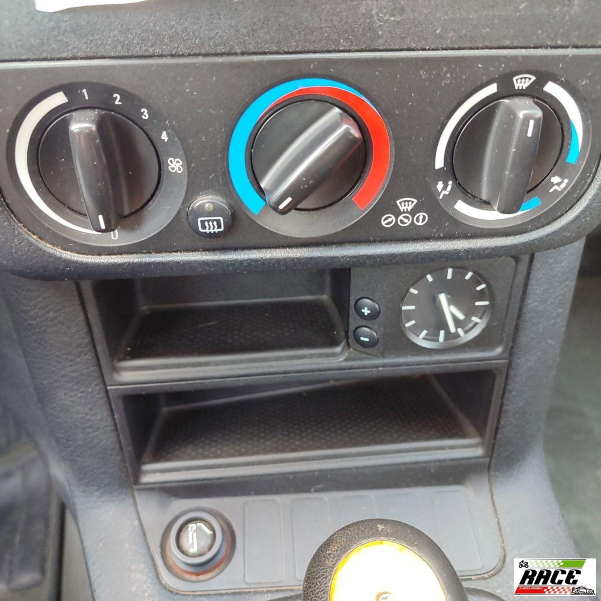 BMW Serie 3 316i 4 porte (15)