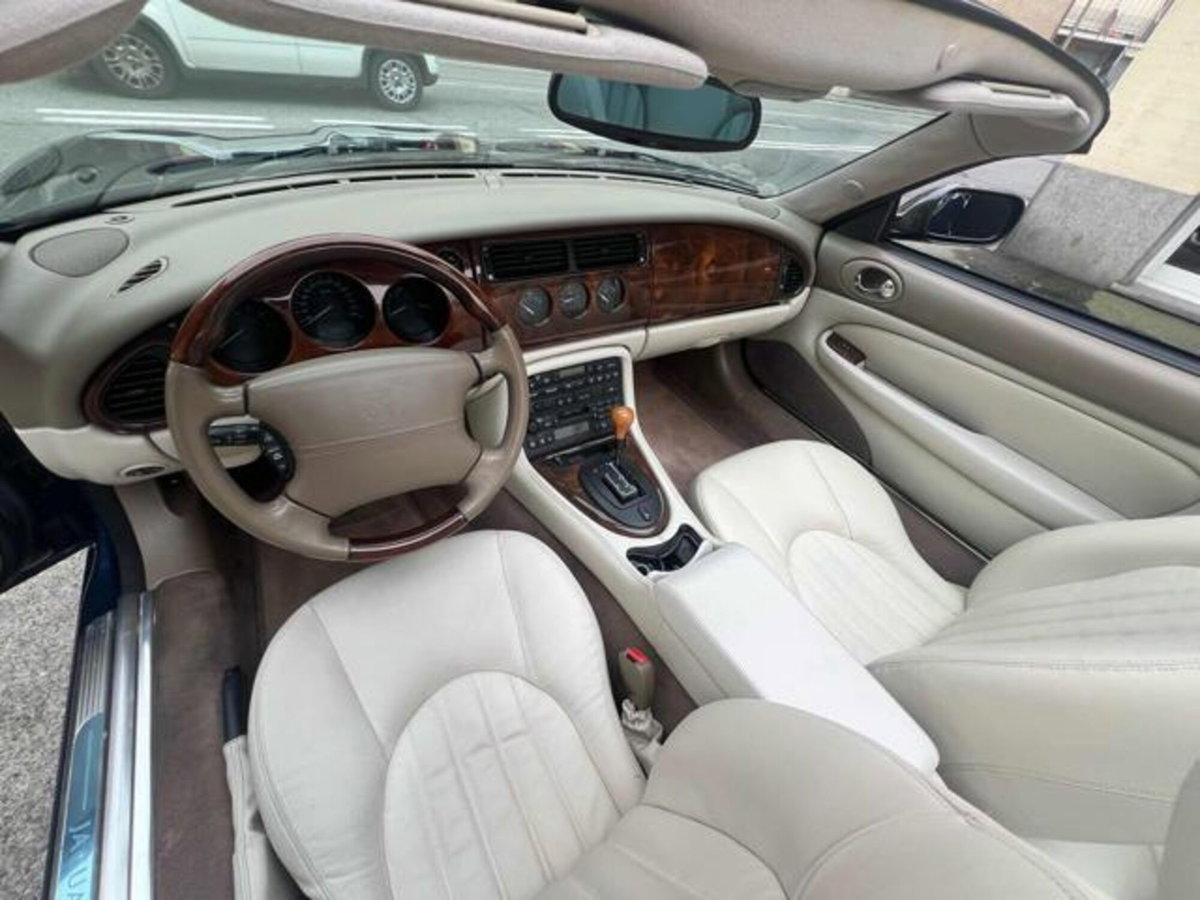 Jaguar XK8 4.0 Convertibile (11)