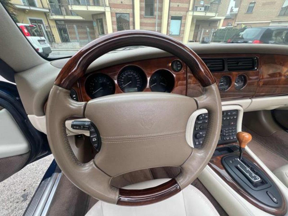 Jaguar XK8 4.0 Convertibile (12)