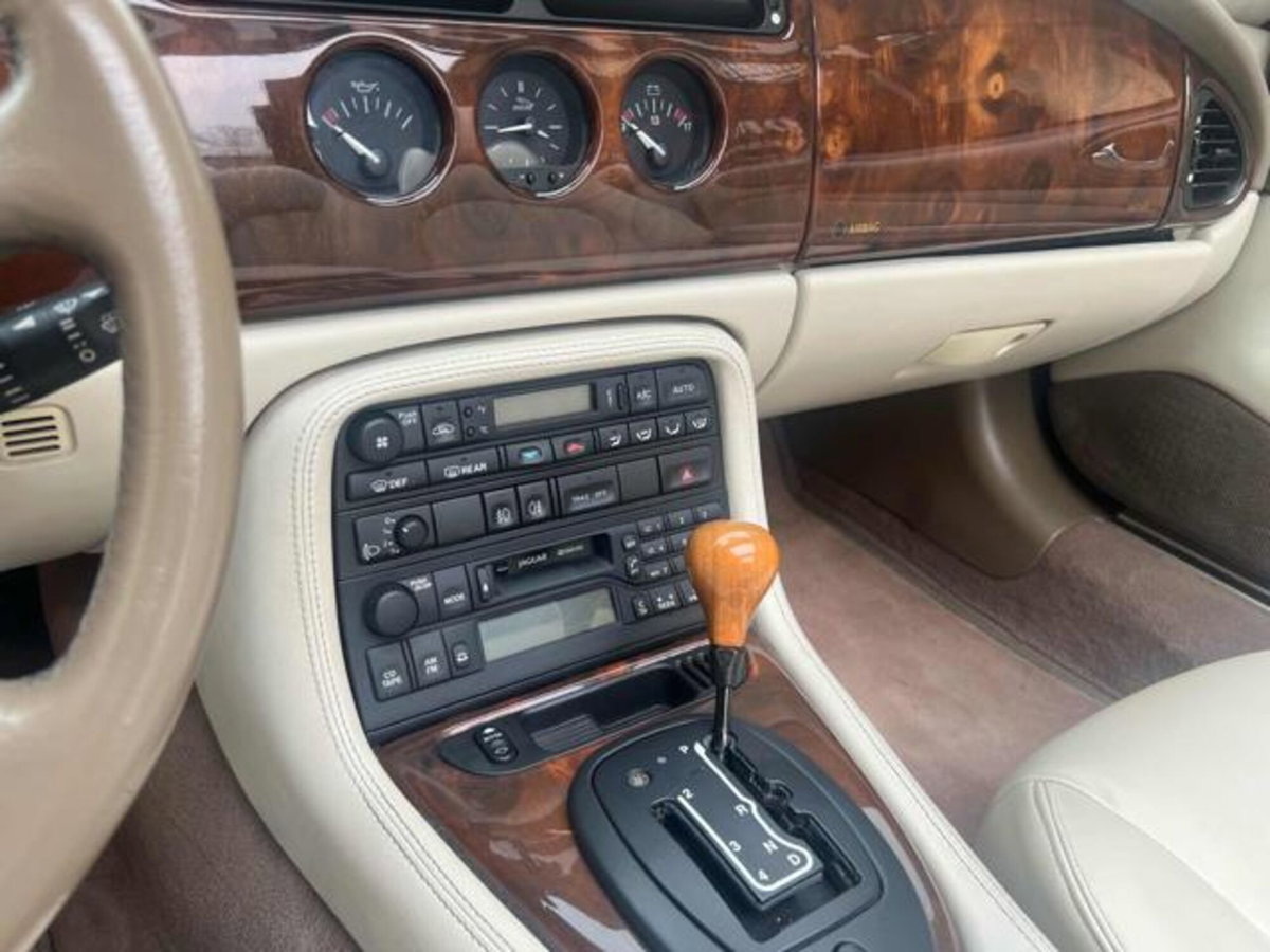 Jaguar XK8 4.0 Convertibile (13)
