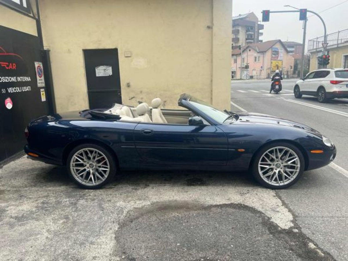 Jaguar XK8 4.0 Convertibile (4)