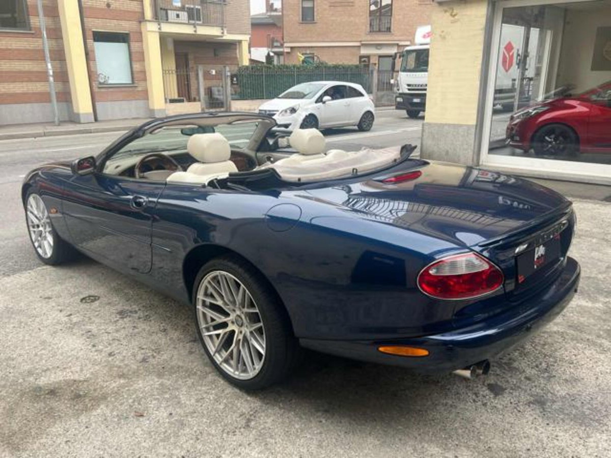 Jaguar XK8 4.0 Convertibile (7)