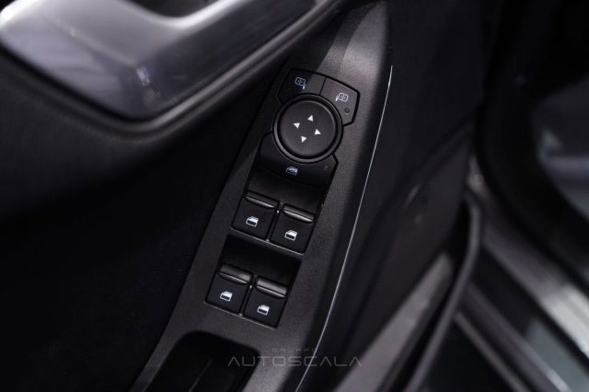 Ford Fiesta Active X 1.0 Ecoboost Hybrid 125 CV 5 porte (10)