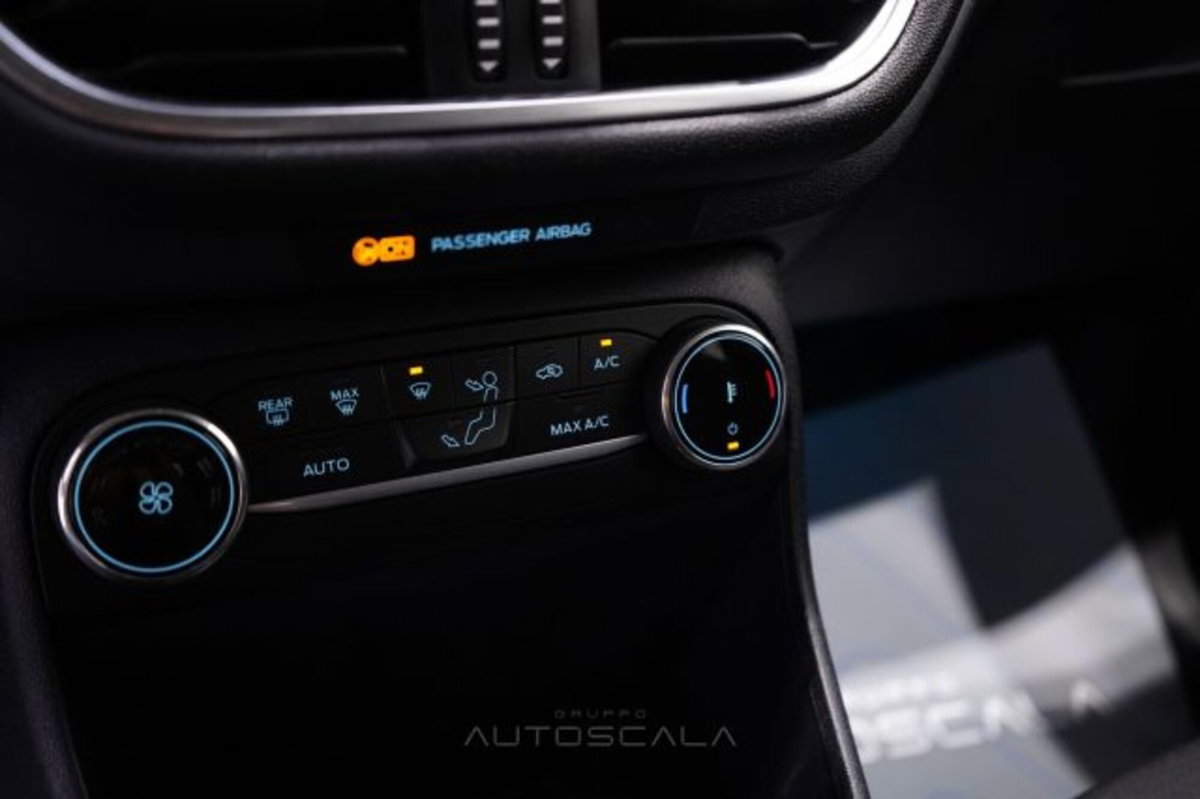 Ford Fiesta Active X 1.0 Ecoboost Hybrid 125 CV 5 porte (17)
