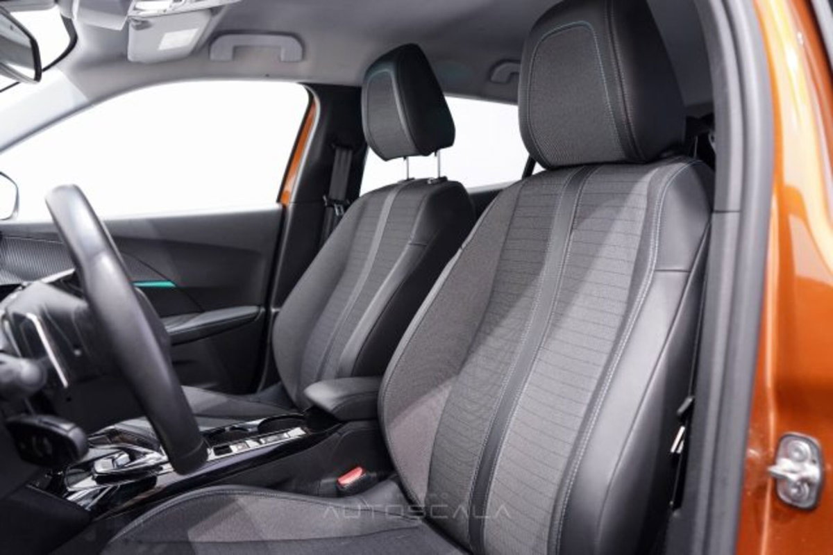 Peugeot 2008 PureTech 130 S&S EAT8 Allure Pack (11)