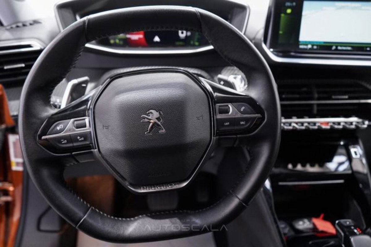 Peugeot 2008 PureTech 130 S&S EAT8 Allure Pack (12)