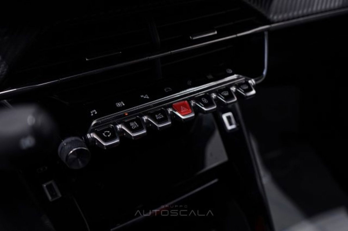 Peugeot 2008 PureTech 130 S&S EAT8 Allure Pack (16)