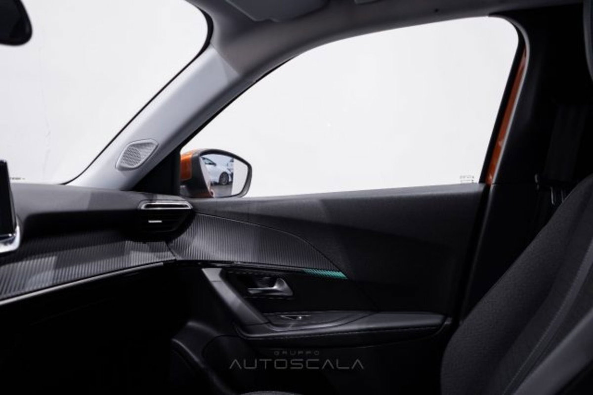 Peugeot 2008 PureTech 130 S&S EAT8 Allure Pack (18)