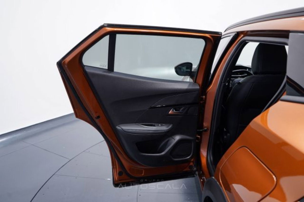 Peugeot 2008 PureTech 130 S&S EAT8 Allure Pack (19)