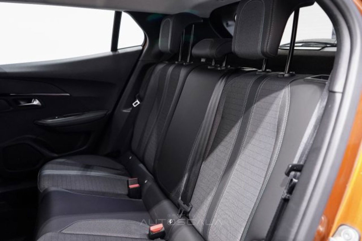 Peugeot 2008 PureTech 130 S&S EAT8 Allure Pack (20)