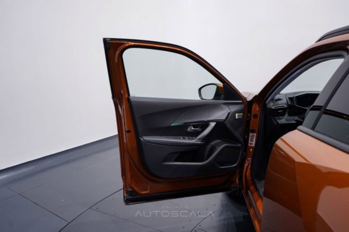 Peugeot 2008 PureTech 130 S&S EAT8 Allure Pack (9)