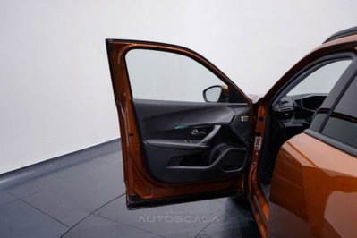 Peugeot 2008 PureTech 130 S&S EAT8 Allure Pack (9)