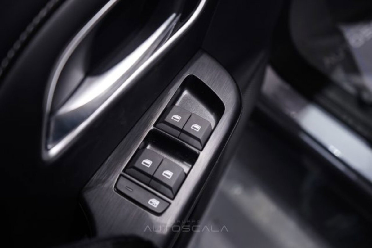 Mg ZS ZS 1.5 Luxury (10)